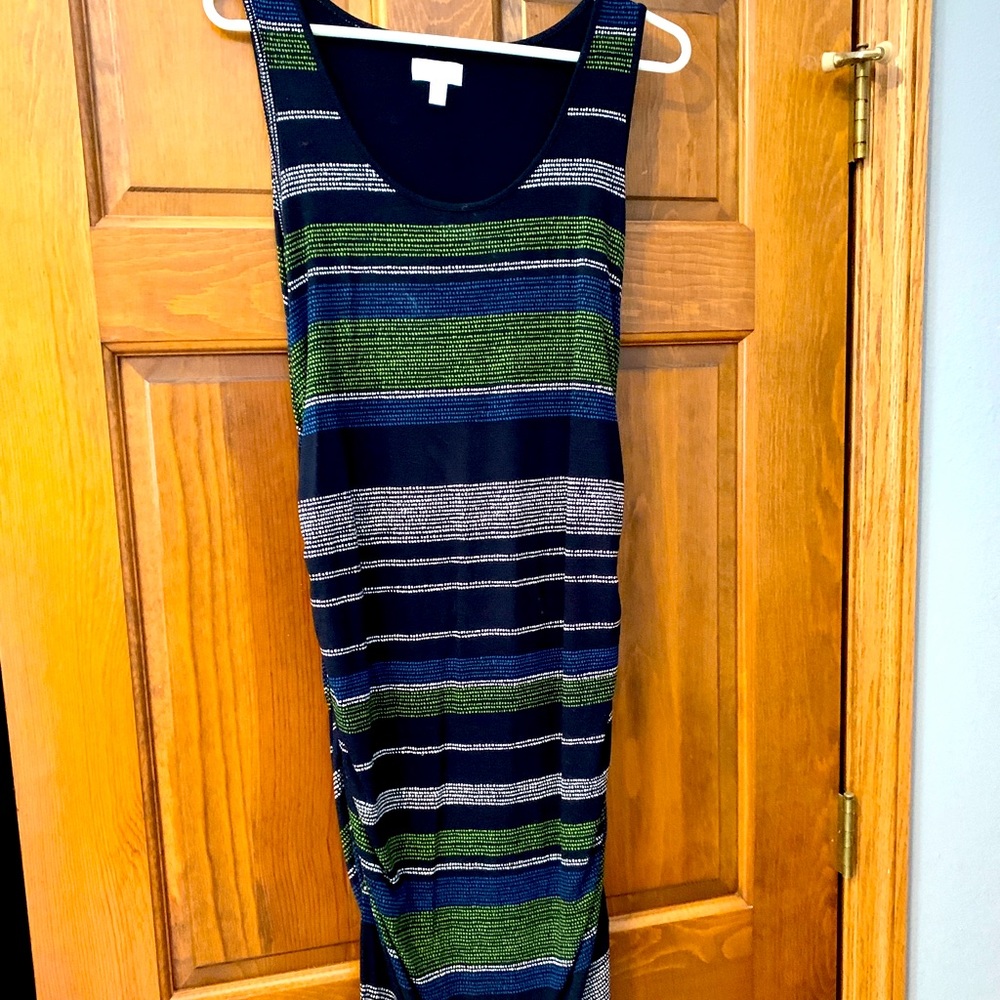 Aglow sleeveless maternity dress